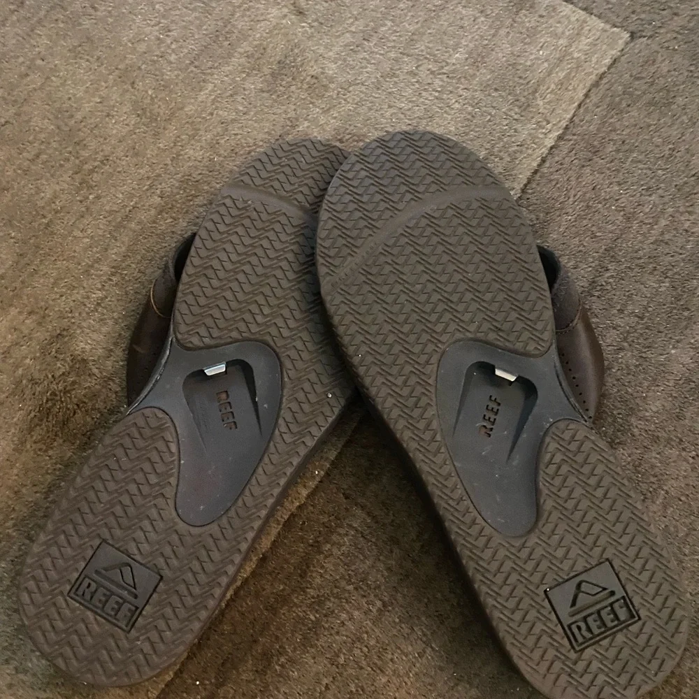 Like BN- Wore One Time-Reef Men's Brown Leather Flip Flop Sandals